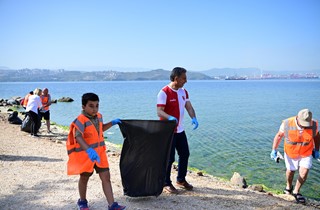 Gemlik'in Yeni Sahil Yolu Birlikte Temizlendi